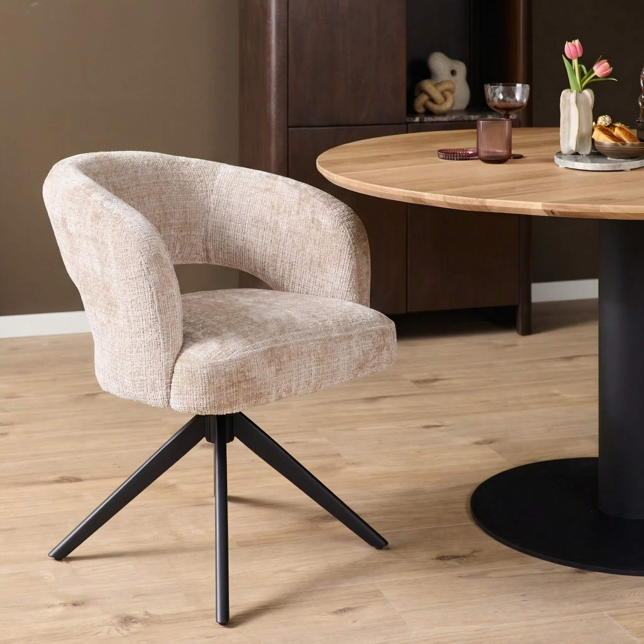 Eetkamerstoel Demi | Beige | Poot Zwart | Met armleuning