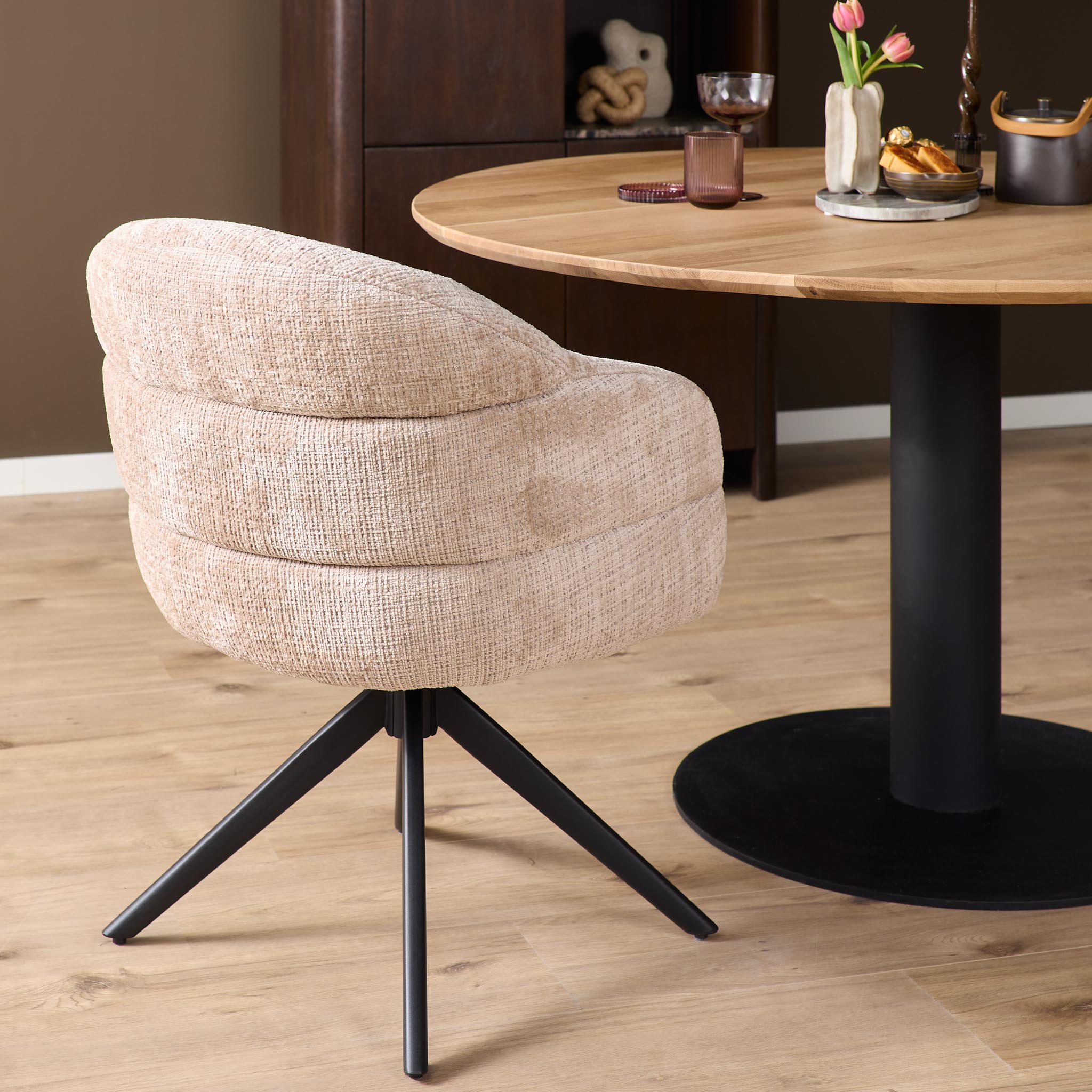 Draaibare eetkamerstoel Bella Beige Poot Zwart